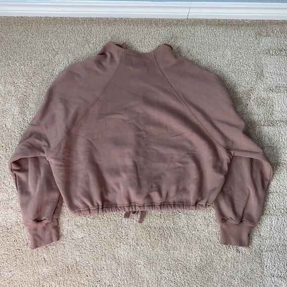 NWT URBAN OUTFITTERS Sweatshirt - Picture 2 of 3